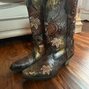 Durango Floral Embroidered Boots in Brown and Gold